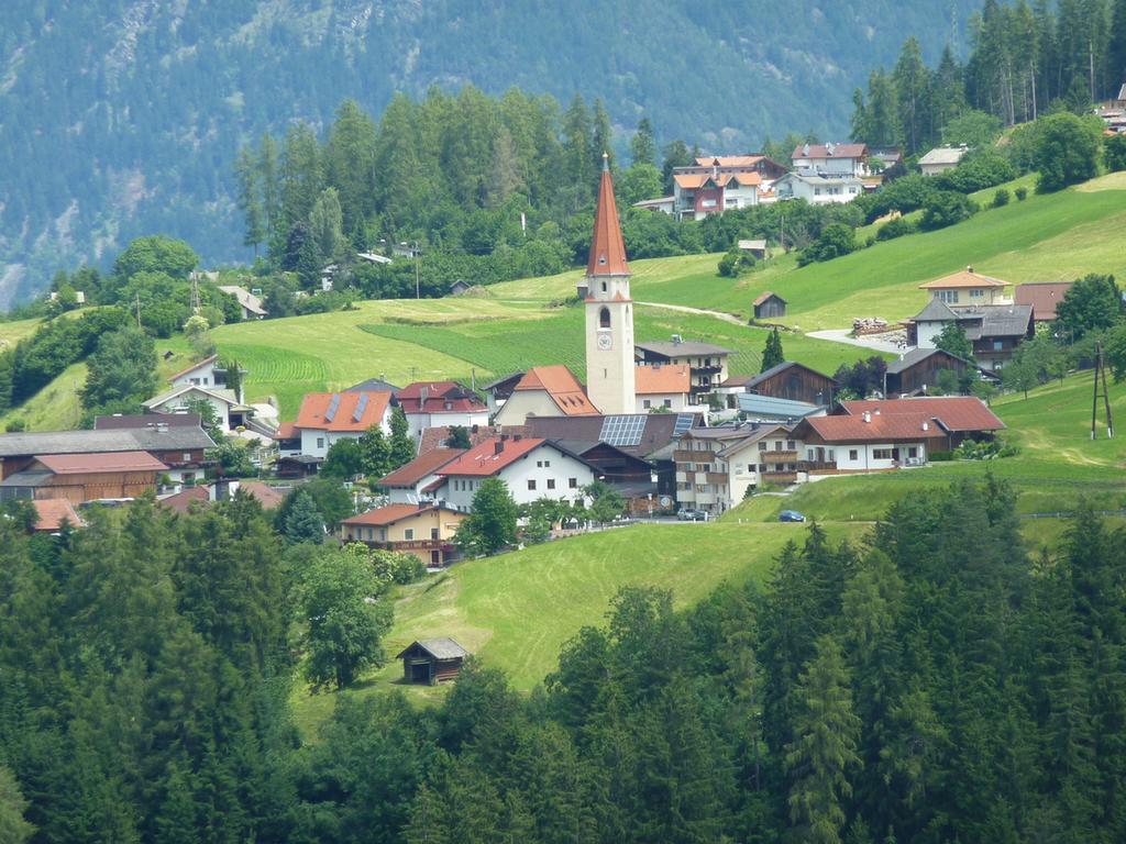Kinderbauernhof Ierzerhof Arzl im Pitztal Phòng bức ảnh